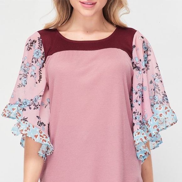🌸 Gorgeous flutter sleeve top 🌸 - Picture 3 of 4